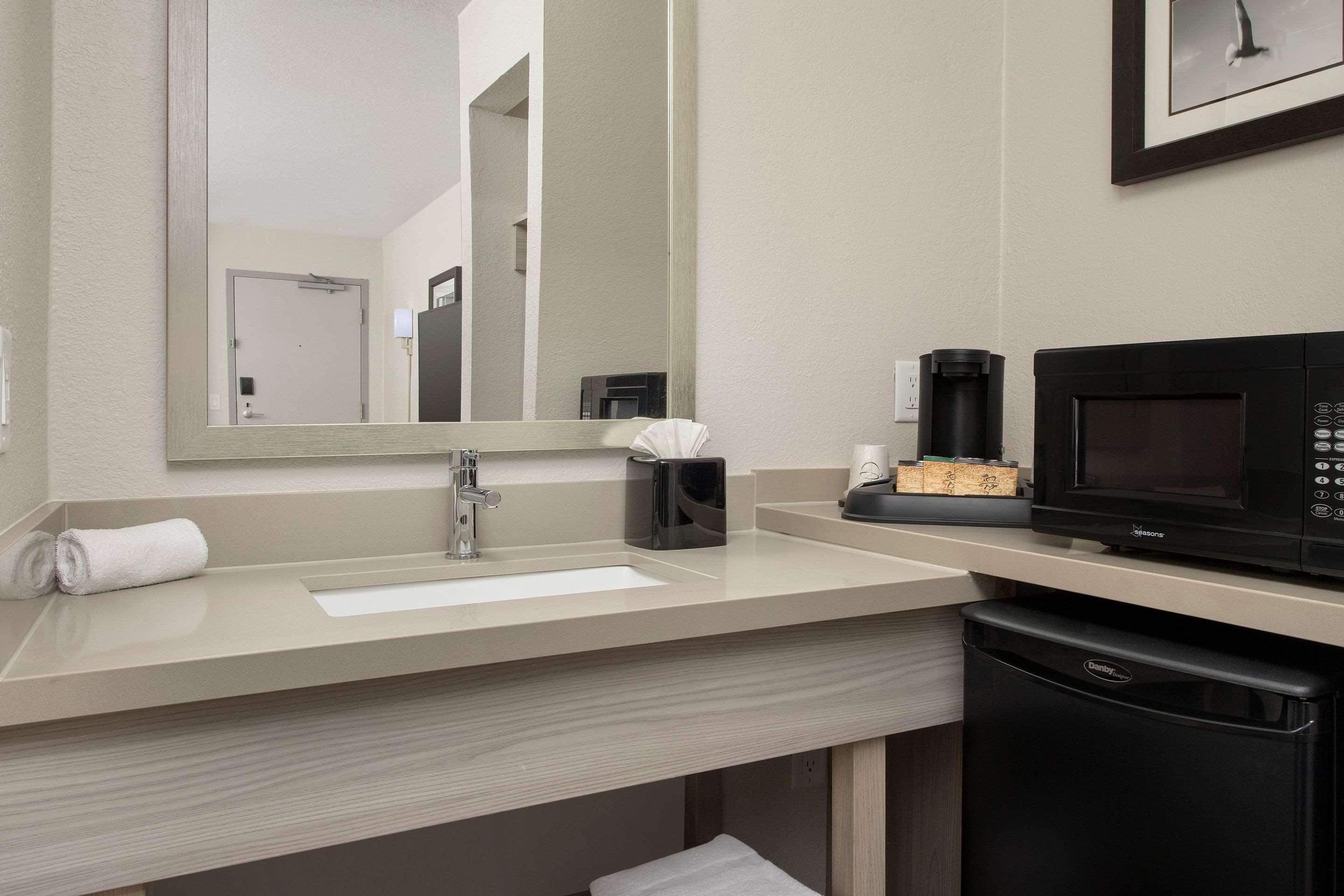 Quality Inn Atlantic Beach-Mayo Clinic Jax Area Bagian luar foto