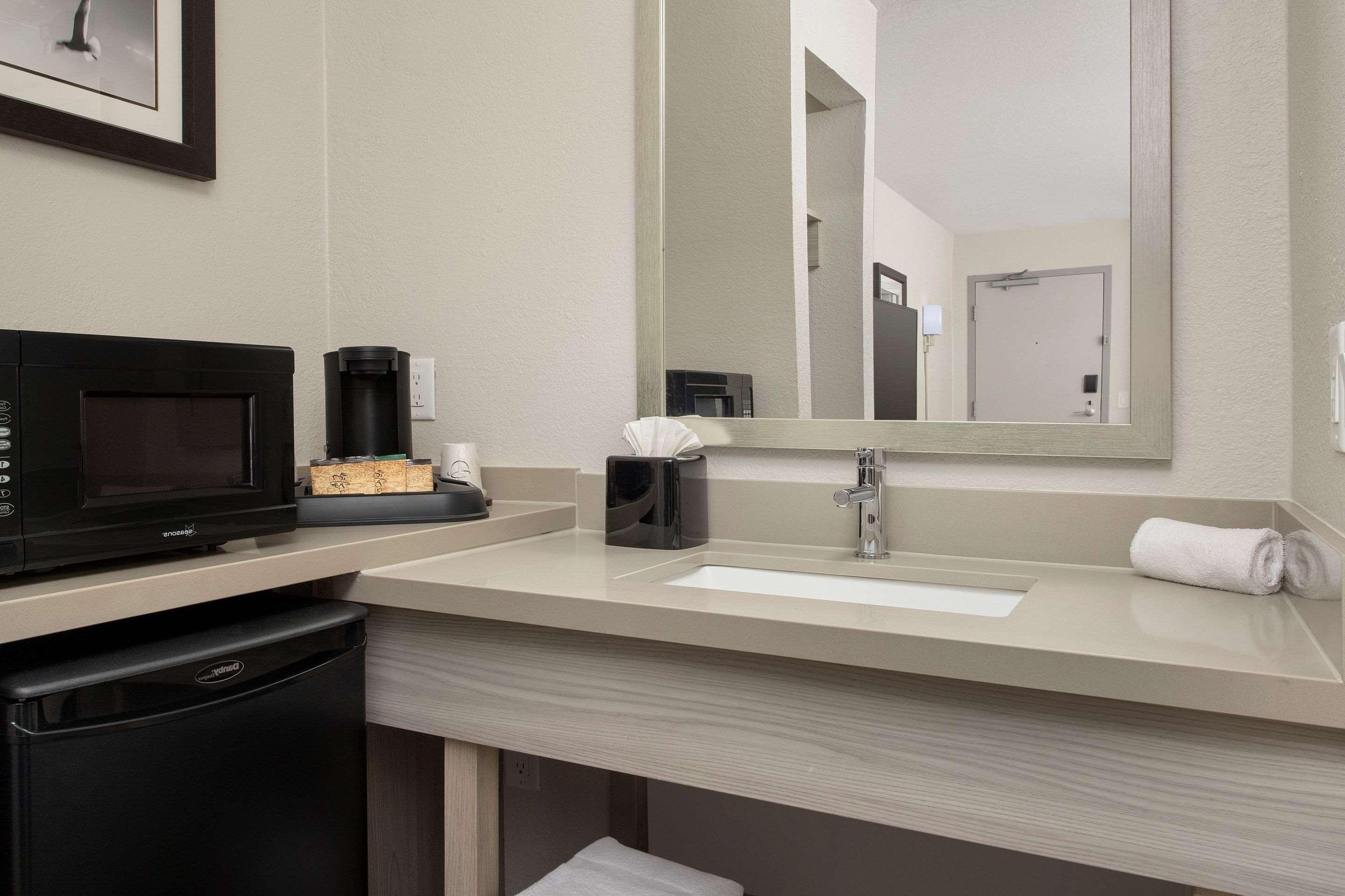 Quality Inn Atlantic Beach-Mayo Clinic Jax Area Bagian luar foto