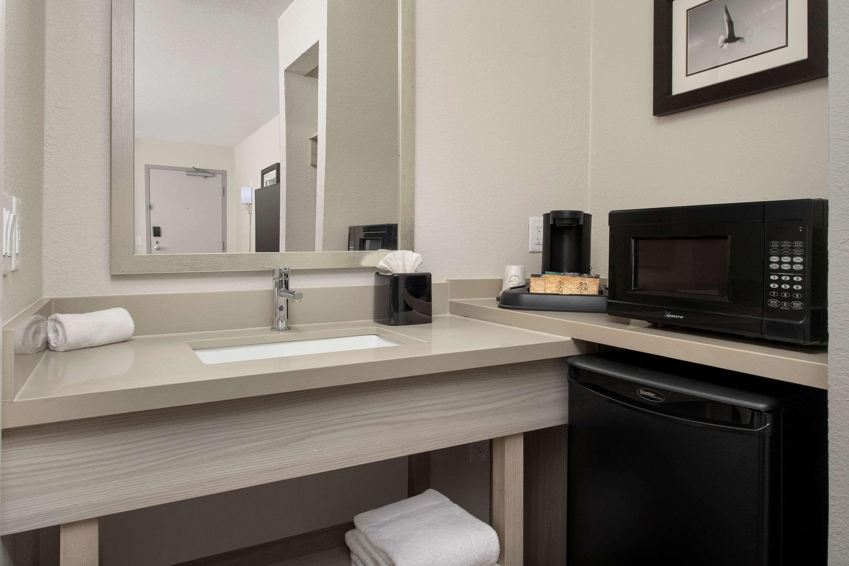 Quality Inn Atlantic Beach-Mayo Clinic Jax Area Bagian luar foto