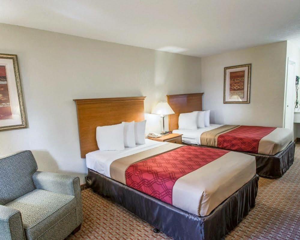 Quality Inn Atlantic Beach-Mayo Clinic Jax Area Bagian luar foto