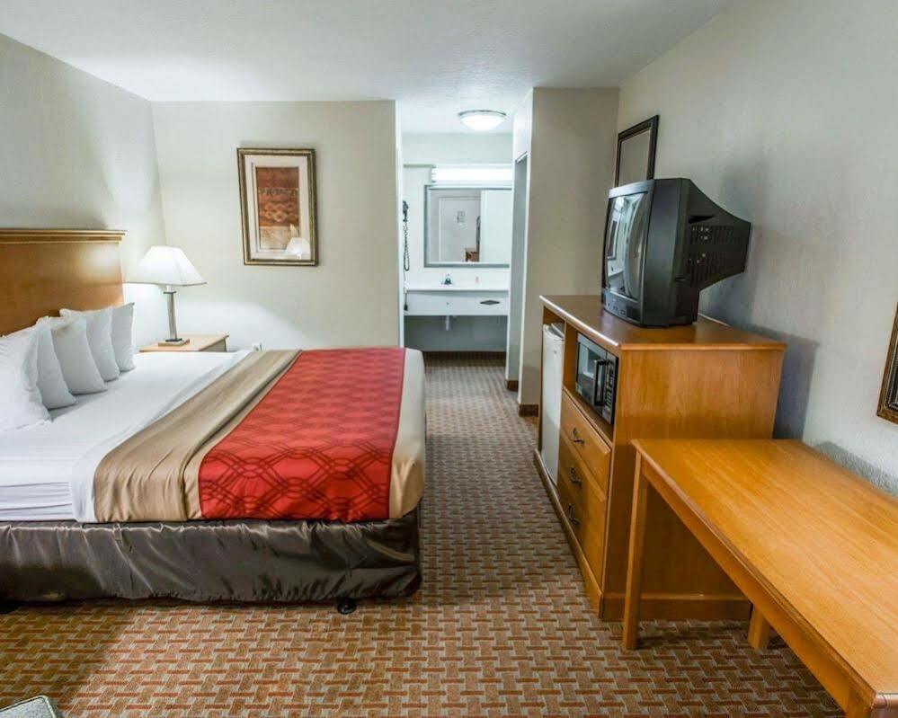 Quality Inn Atlantic Beach-Mayo Clinic Jax Area Bagian luar foto