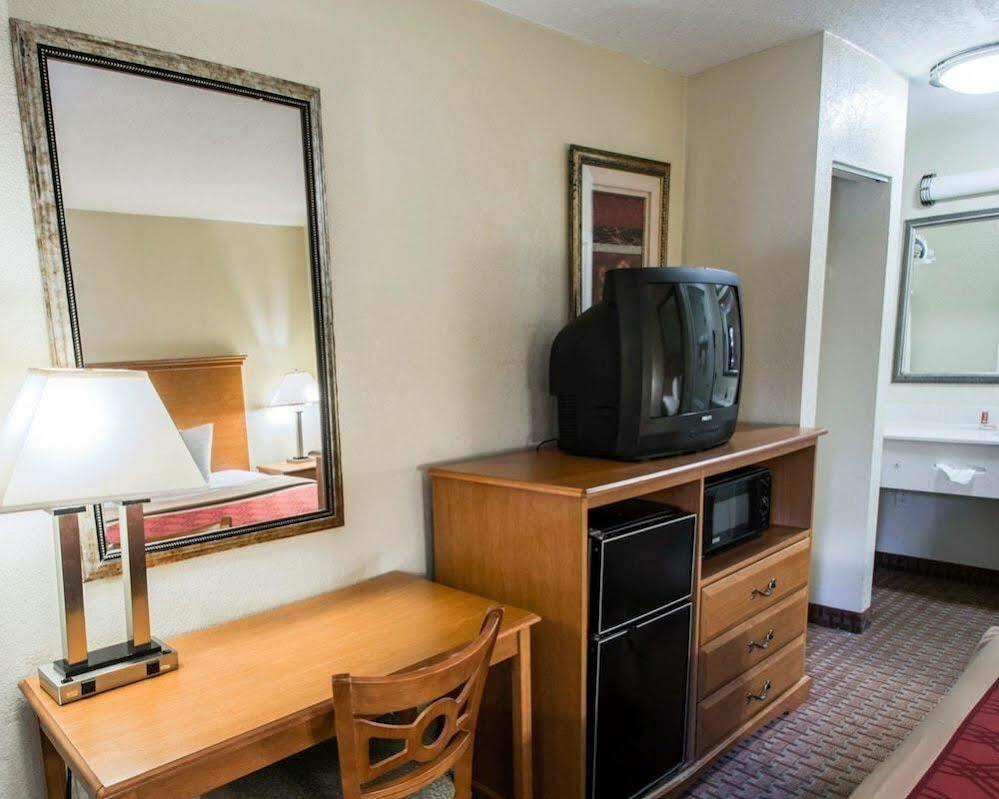 Quality Inn Atlantic Beach-Mayo Clinic Jax Area Bagian luar foto